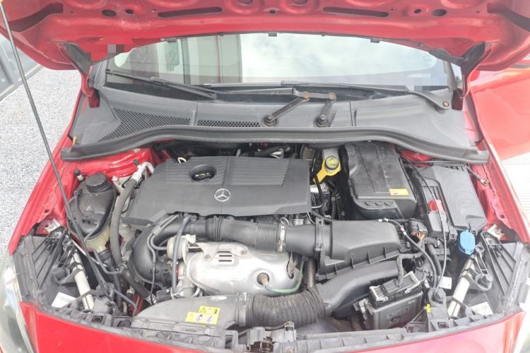 Used Mercedes-Benz B-Class 2012 B 180 Engine Bay