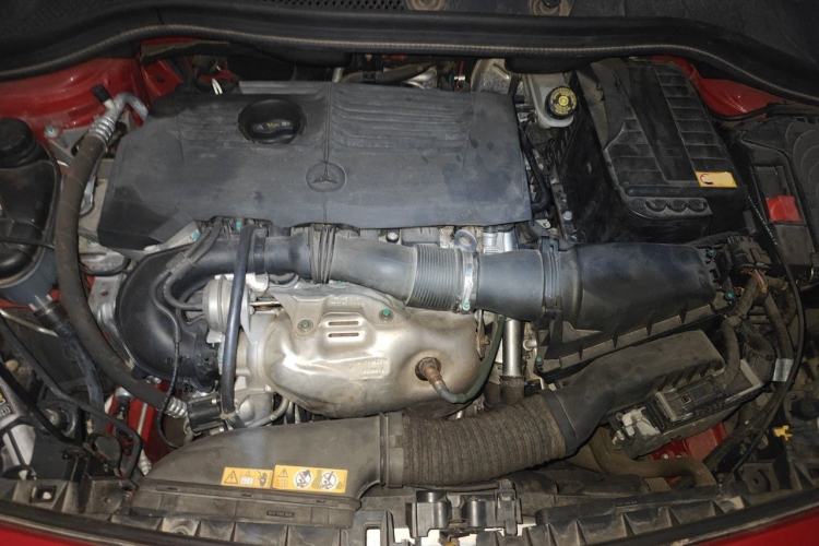 Used Mercedes-Benz B-Class 2012 B 200 Engine Bay