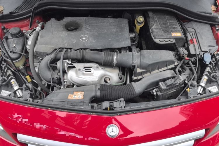 Used Mercedes-Benz B-Class 2012 B 200 Engine Bay