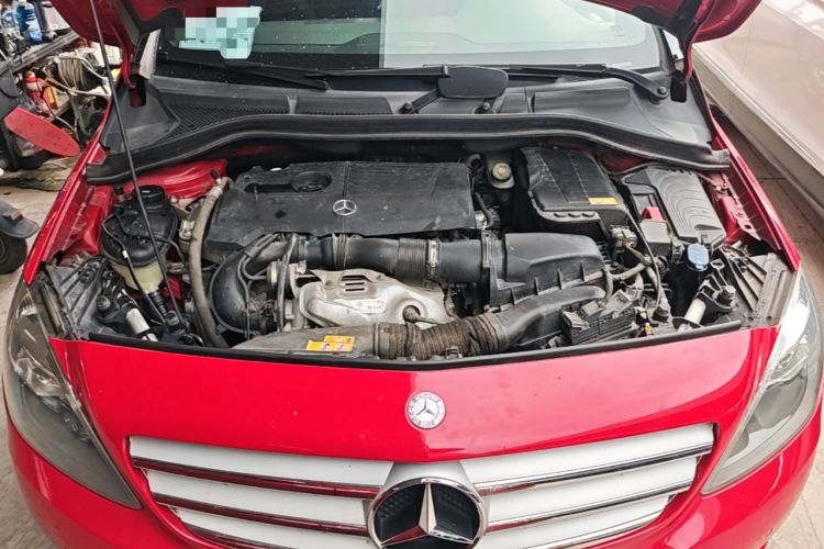 Used Mercedes-Benz B-Class 2012 B 180 Engine Bay