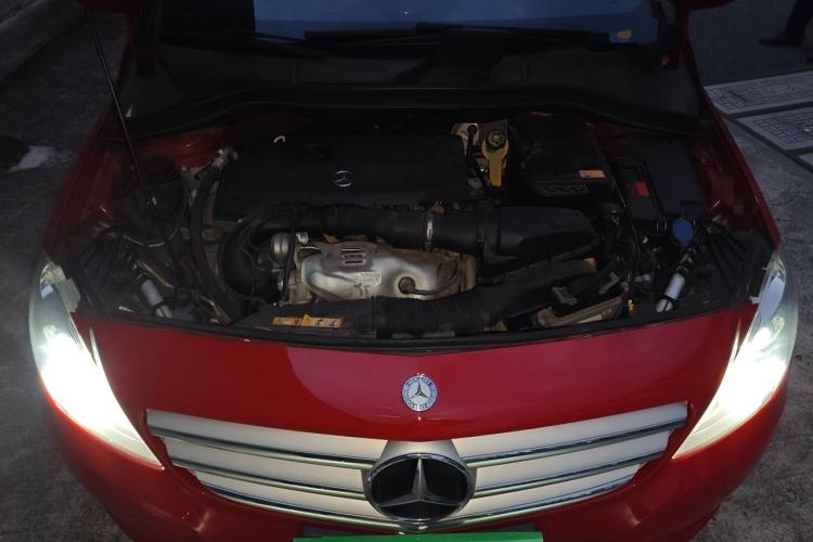 Used Mercedes-Benz B-Class 2012 B 180 Engine Bay