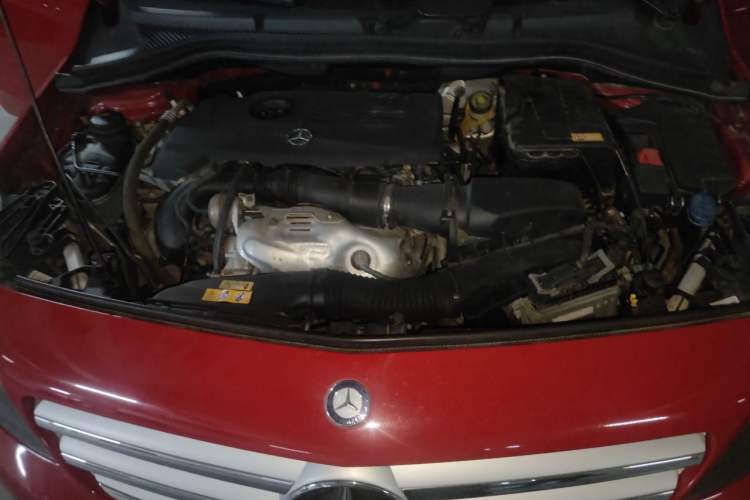 Used Mercedes-Benz B-Class 2012 B 180 Engine Bay