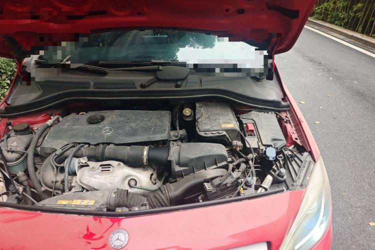 Used Mercedes-Benz B-Class 2012 B 200 Engine Bay Left