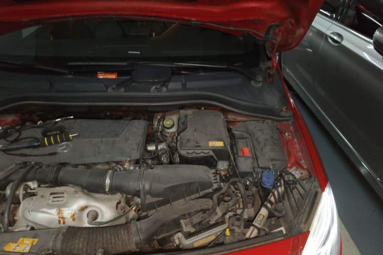 Used Mercedes-Benz B-Class 2012 B 200 Engine Bay Left