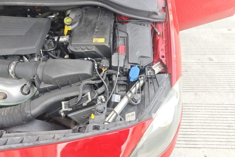 Used Mercedes-Benz B-Class 2012 B 180 Engine Bay Left