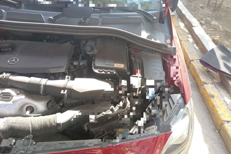 Used Mercedes-Benz B-Class 2012 B 180 Engine Bay Left