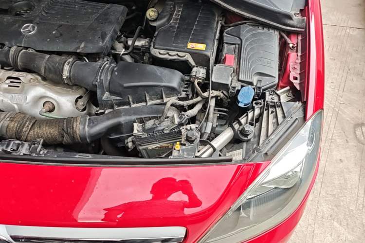Used Mercedes-Benz B-Class 2012 B 180 Engine Bay Left