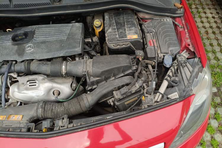 Used Mercedes-Benz B-Class 2012 B 180 Engine Bay Left