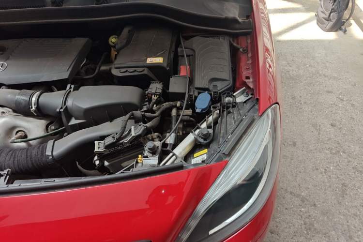 Used Mercedes-Benz B-Class 2012 B 200 Engine Bay Left