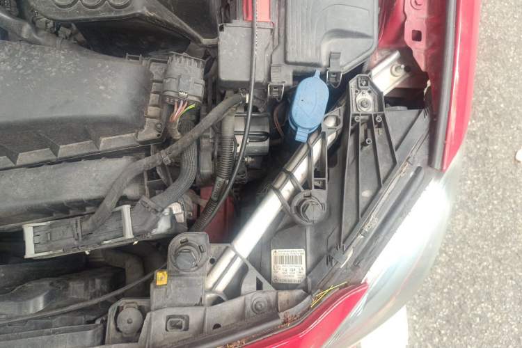 Used Mercedes-Benz B-Class 2012 B 180 Engine Bay Left