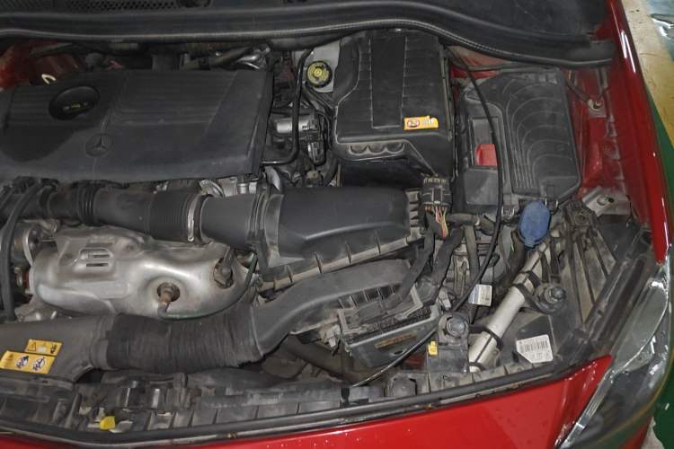 Used Mercedes-Benz B-Class 2012 B 180 Engine Bay Left