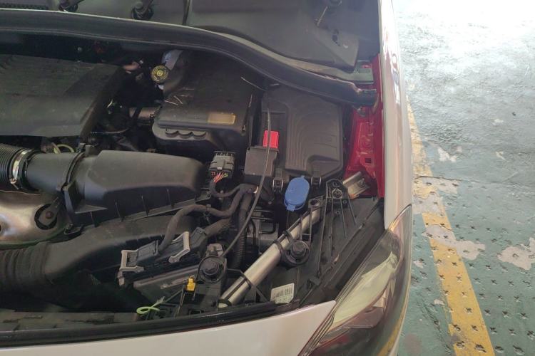 Used Mercedes-Benz B-Class 2012 B 180 Engine Bay Left