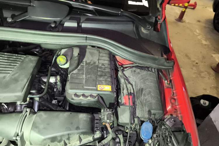 Used Mercedes-Benz B-Class 2012 B 180 Engine Bay Left