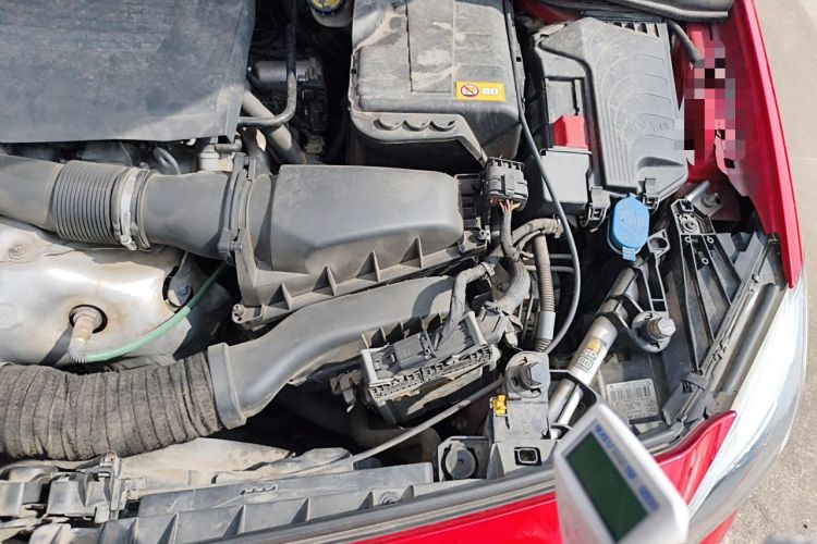 Used Mercedes-Benz B-Class 2012 B 200 Engine Bay Left