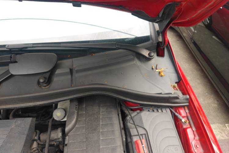 Used Mercedes-Benz B-Class 2012 B 180 Engine Bay Left