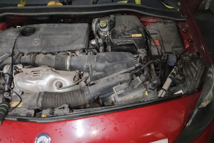 Used Mercedes-Benz B-Class 2012 B 180 Engine Bay Left