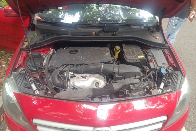 Used Mercedes-Benz B-Class 2012 B 180 Engine Bay