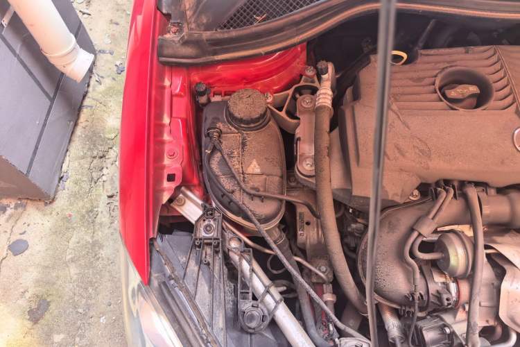 Used Mercedes-Benz B-Class 2012 B 180 Engine Bay Right