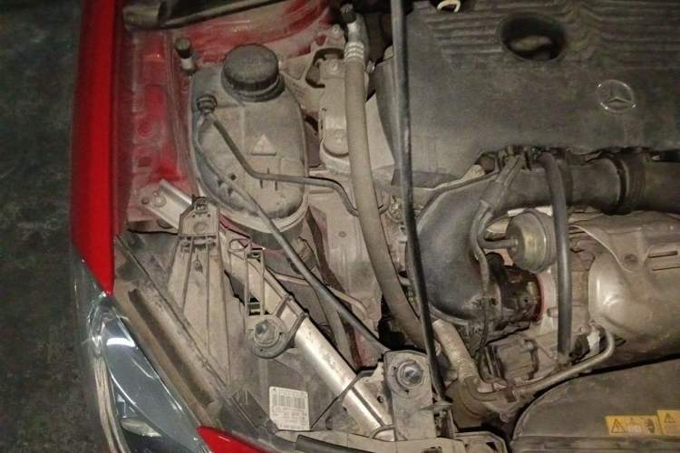 Used Mercedes-Benz B-Class 2012 B 180 Engine Bay Right