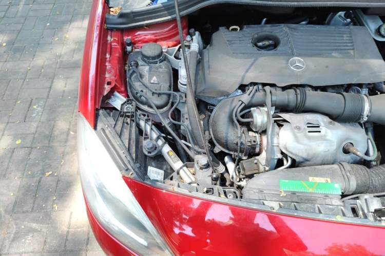 Used Mercedes-Benz B-Class 2012 B 200 Engine Bay Right