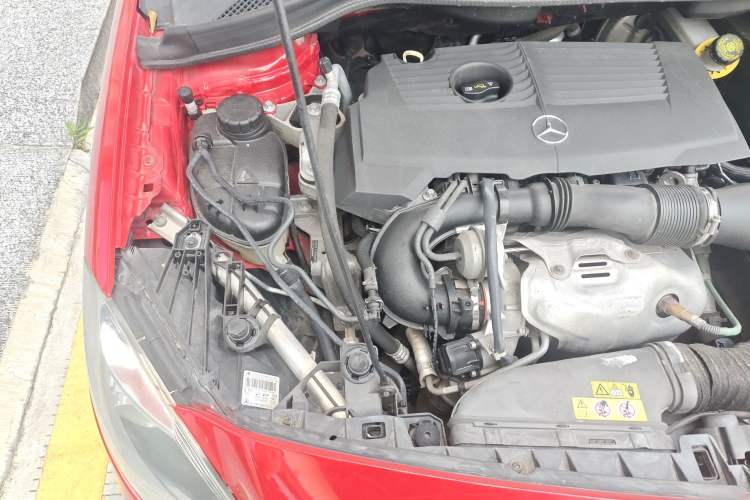 Used Mercedes-Benz B-Class 2012 B 180 Engine Bay Right