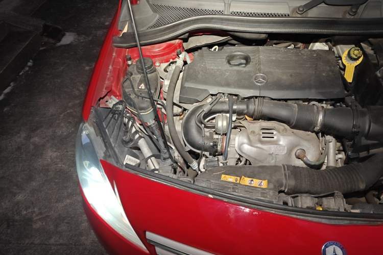 Used Mercedes-Benz B-Class 2012 B 180 Engine Bay Right