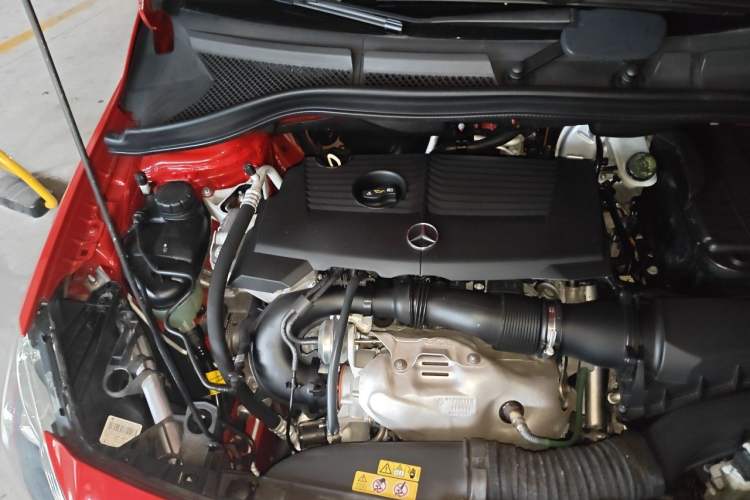 Used Mercedes-Benz B-Class 2012 B 180 Engine Bay Right