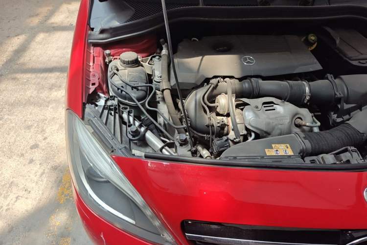 Used Mercedes-Benz B-Class 2012 B 200 Engine Bay Right