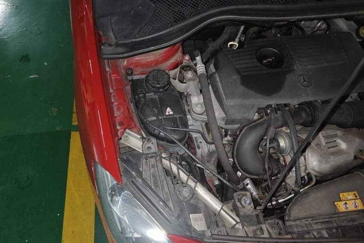 Used Mercedes-Benz B-Class 2012 B 180 Engine Bay Right