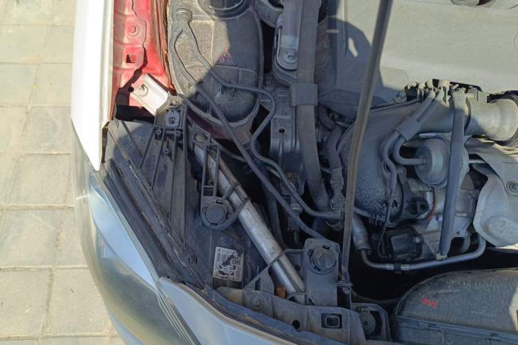 Used Mercedes-Benz B-Class 2012 B 180 Engine Bay Right
