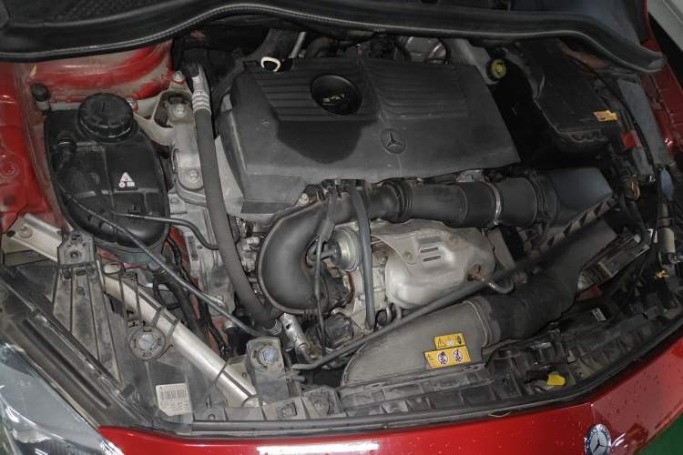 Used Mercedes-Benz B-Class 2012 B 180 Engine Bay