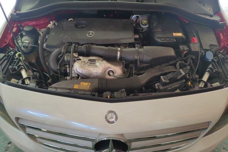 Used Mercedes-Benz B-Class 2012 B 180 Engine Bay