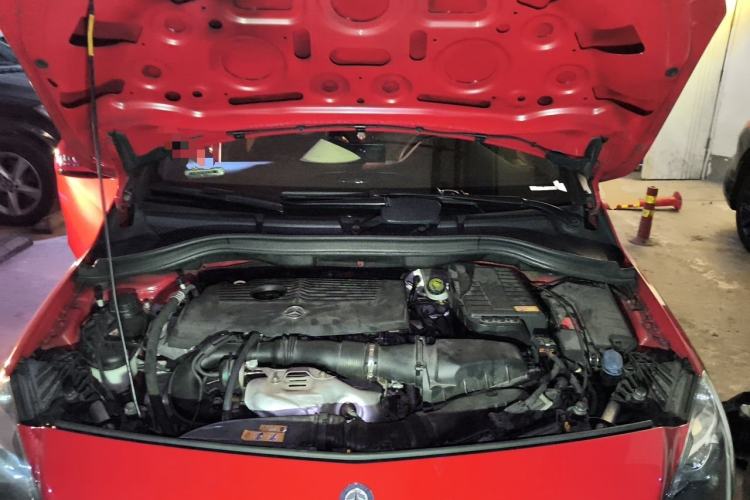 Used Mercedes-Benz B-Class 2012 B 180 Engine Bay