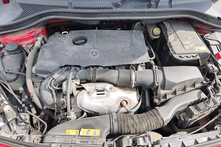Used Mercedes-Benz B-Class 2012 B 200 Engine Bay