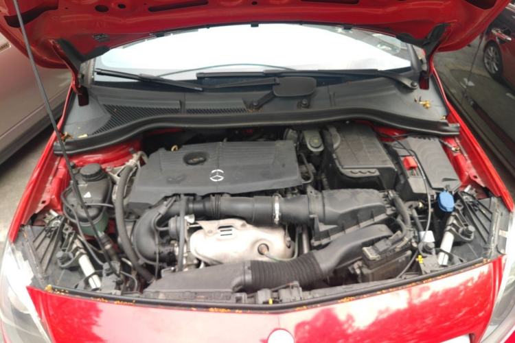 Used Mercedes-Benz B-Class 2012 B 180 Engine Bay