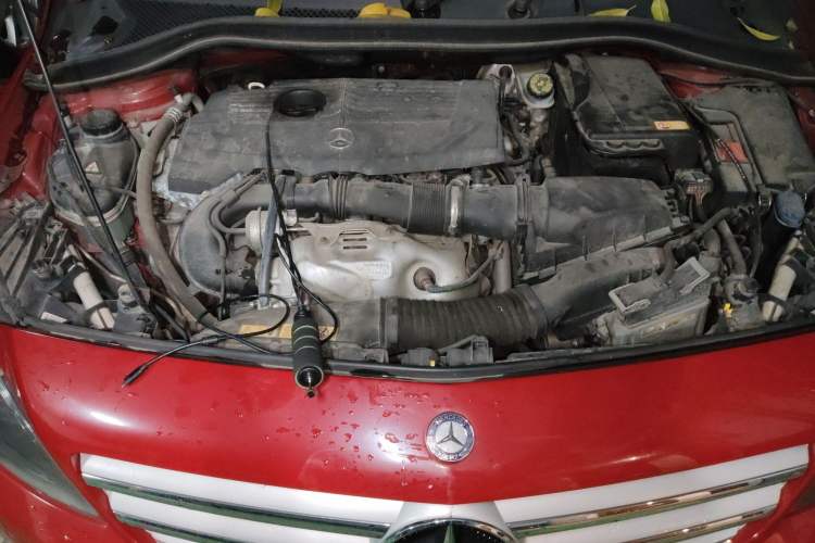 Used Mercedes-Benz B-Class 2012 B 180 Engine Bay