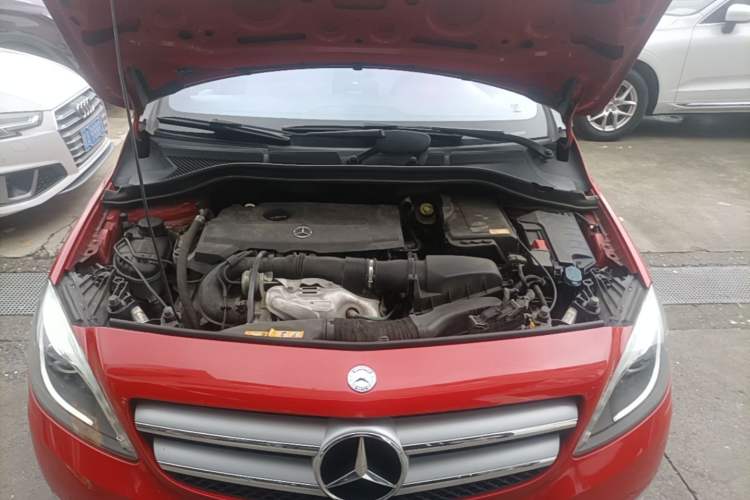 Used Mercedes-Benz B-Class 2012 B 200 Engine Bay