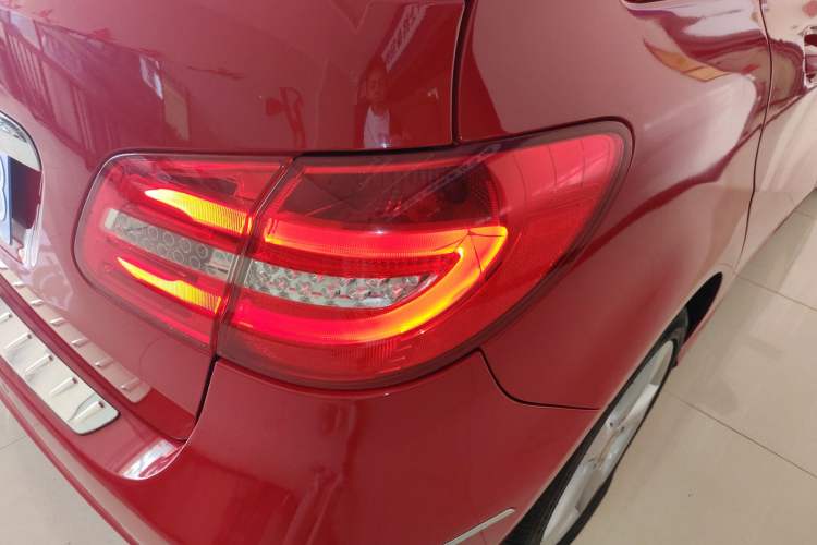 Used Mercedes-Benz B-Class 2012 B 200 Exterior 3