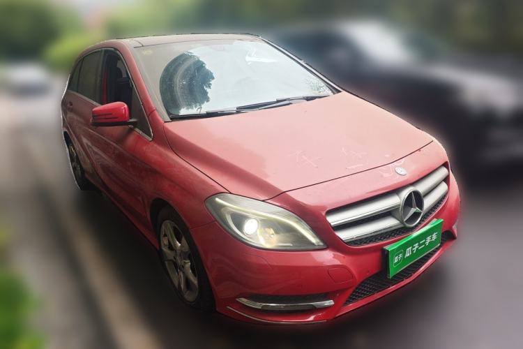 Used Mercedes-Benz B-Class 2012 B 200 Front Right 45 Deg