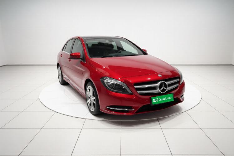 Used Mercedes-Benz B-Class 2012 B 200 Front Right 45 Deg