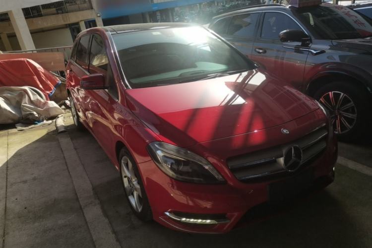 Used Mercedes-Benz B-Class 2012 B 200 Front Right 45 Deg