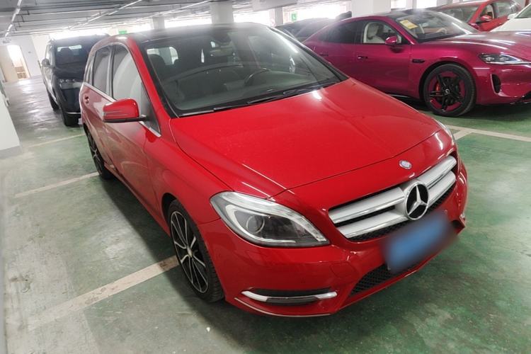 Used Mercedes-Benz B-Class 2012 B 200 Front Right 45 Deg