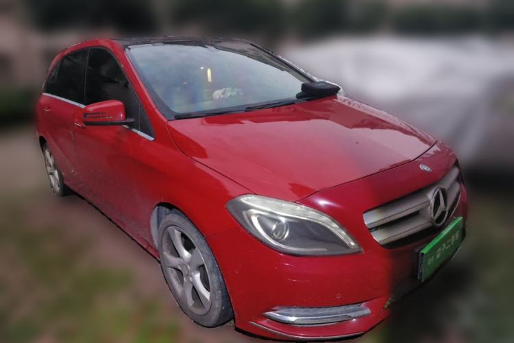 Used Mercedes-Benz B-Class 2012 B 200 Front Right 45 Deg