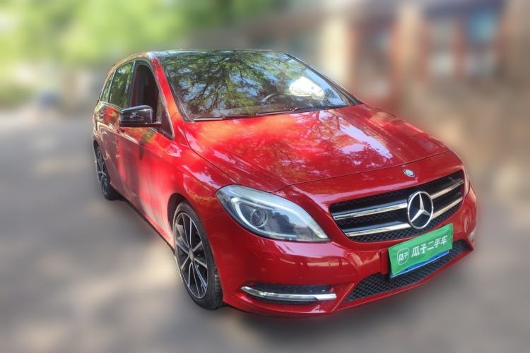 Used Mercedes-Benz B-Class 2012 B 200 Front Right 45 Deg