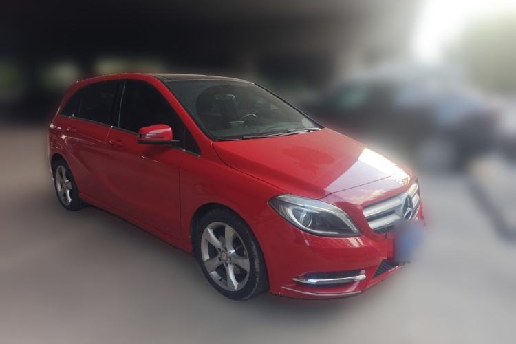 Used Mercedes-Benz B-Class 2012 B 200 Front Right 45 Deg