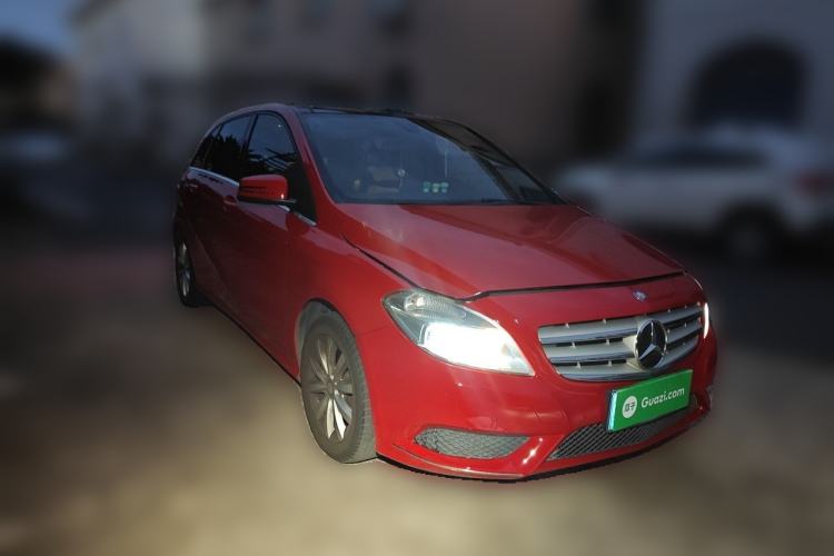 Used Mercedes-Benz B-Class 2012 B 180 Front Right 45 Deg