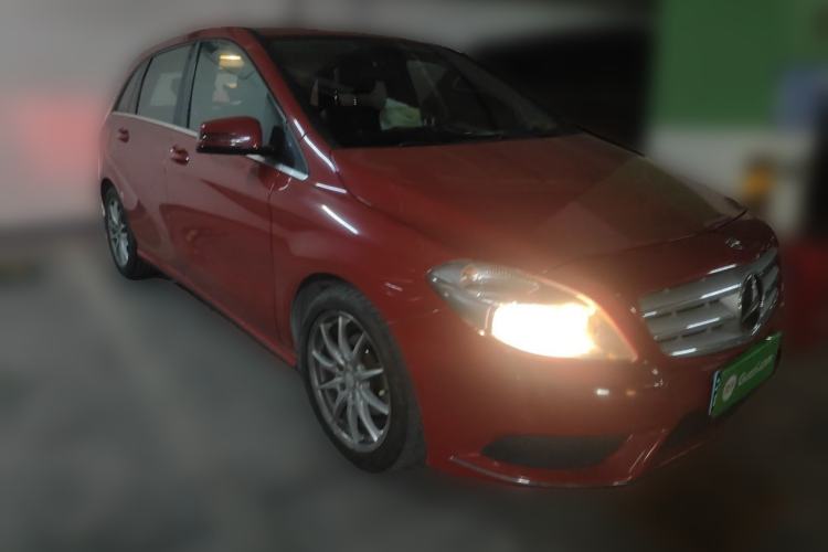 Used Mercedes-Benz B-Class 2012 B 180 Front Right 45 Deg