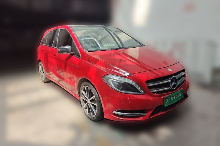 Used Mercedes-Benz B-Class 2012 B 200 Front Right 45 Deg