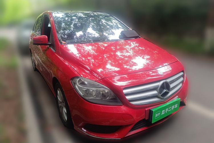 Used Mercedes-Benz B-Class 2012 B 180 Front Right 45 Deg