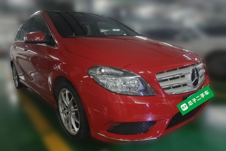 Used Mercedes-Benz B-Class 2012 B 180 Front Right 45 Deg